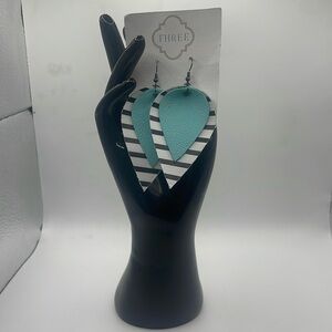 Three Boutique gorgeous new‎ earrings
